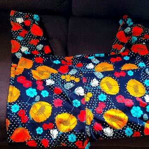 # L012 (CH) NWOT LuLaRoe Floral/Butterfly Patterned Leggings